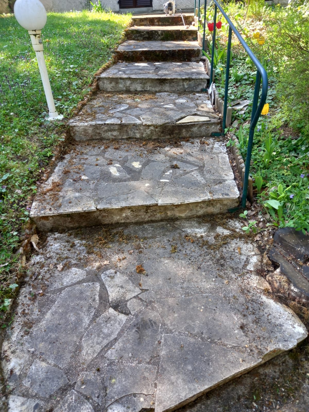 Escalier extérieur avant nettoyage